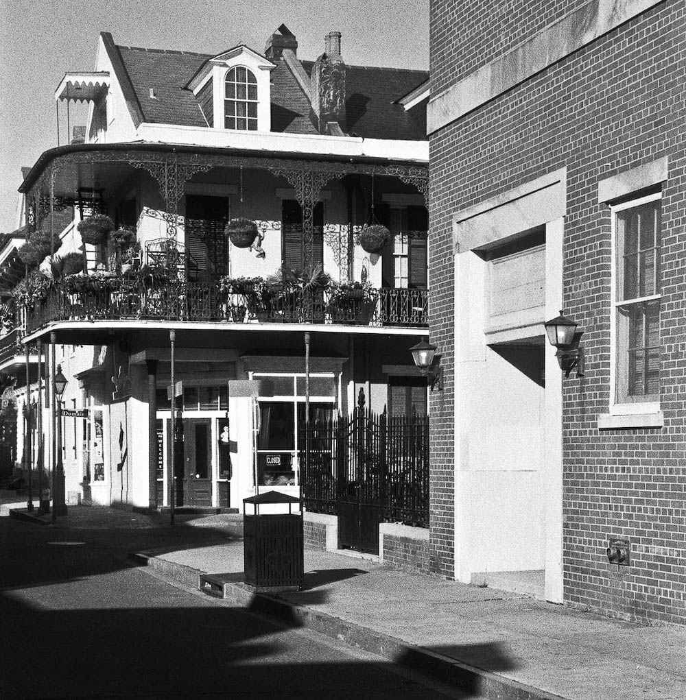 Urban contrasts (Vieux Carre #8), New Orleans, 2010.jpg
