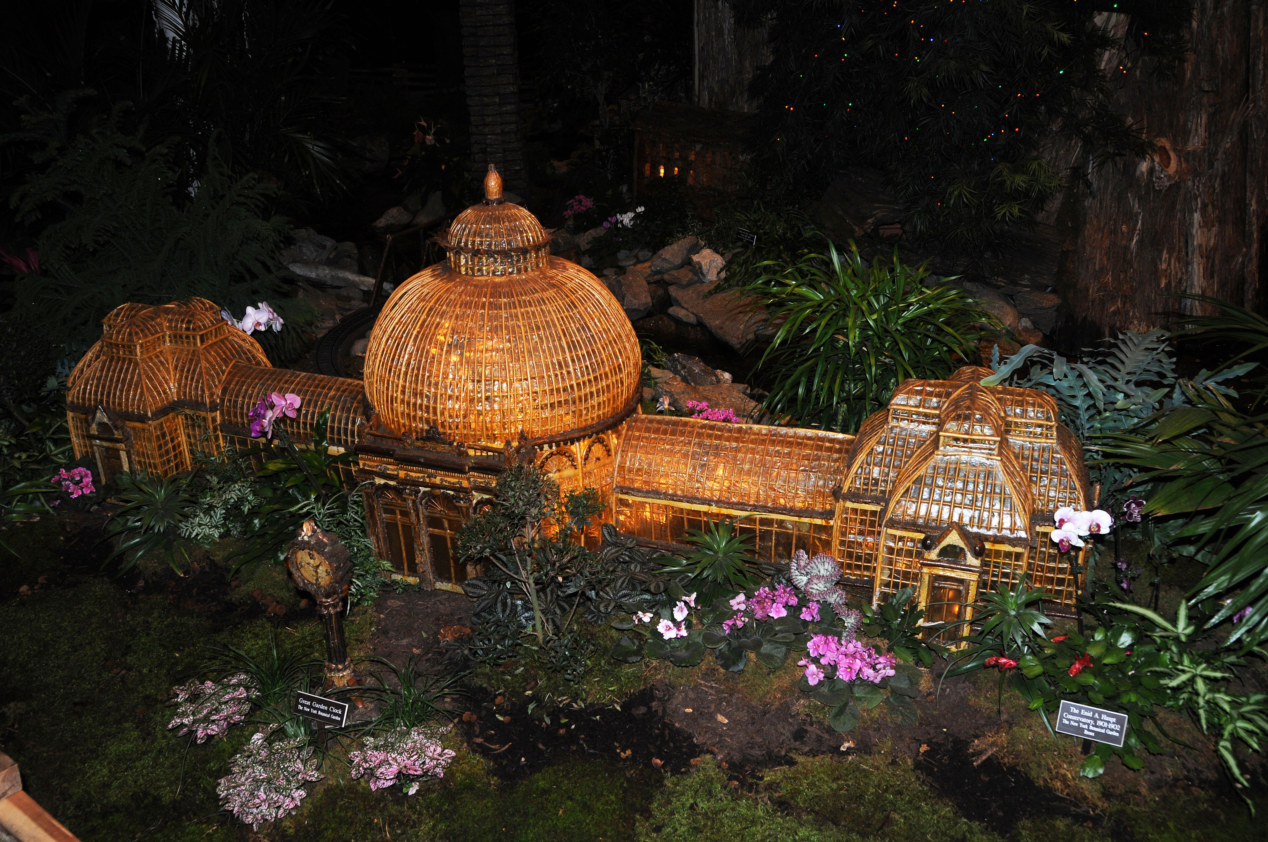 Winter Holiday Lights & Train Show