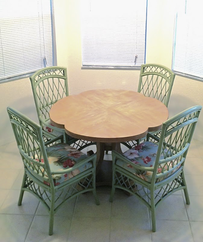 Breakfast Nook 1.jpg