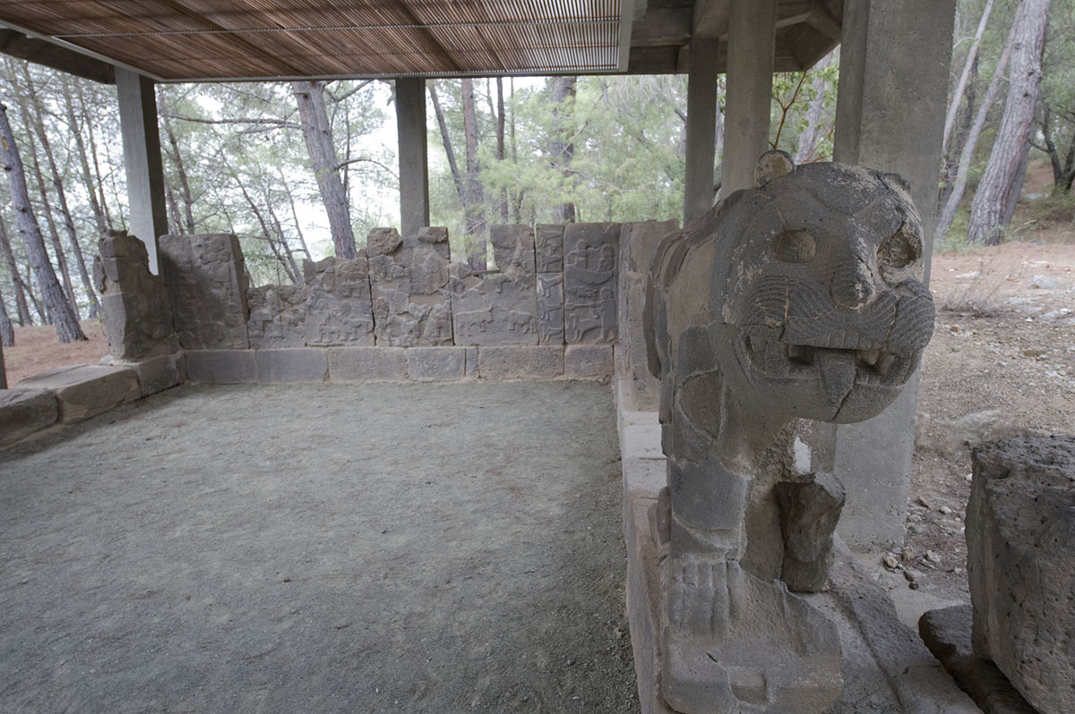 Karatepe South Gate L 5279.jpg
