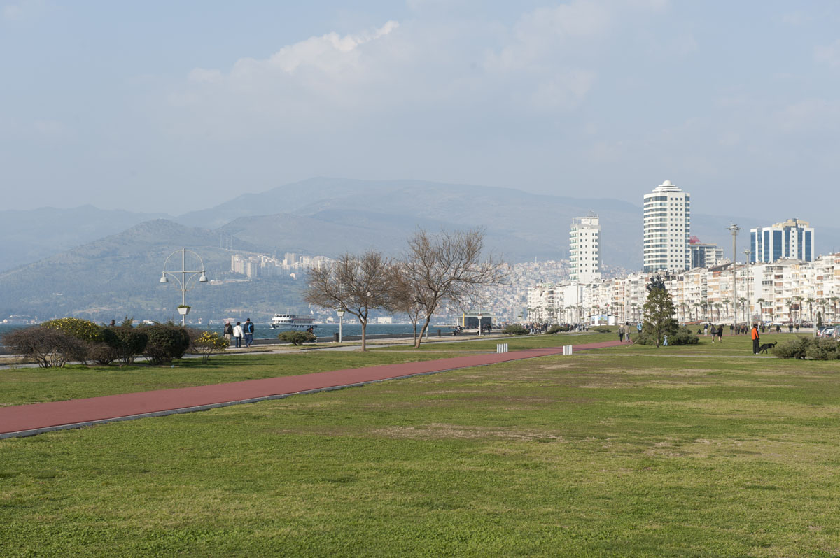 Izmir March 2011 6340.jpg