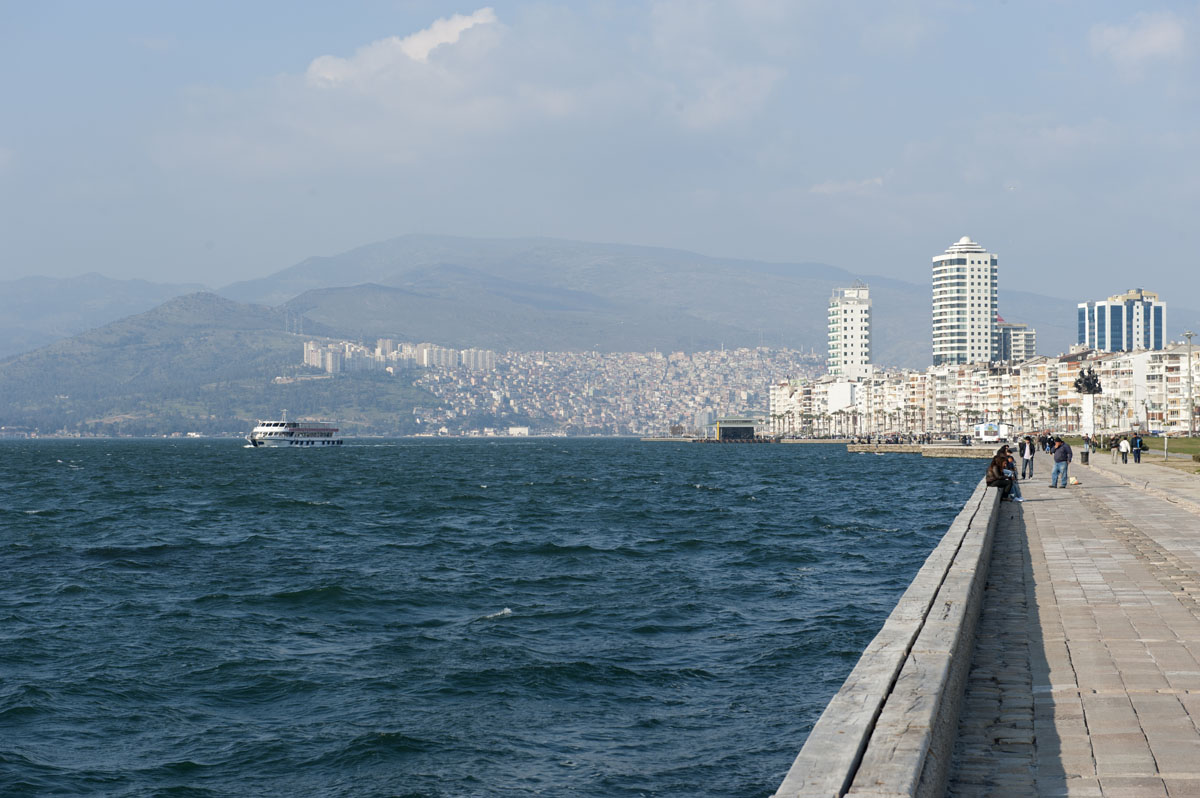 Izmir March 2011 6341.jpg