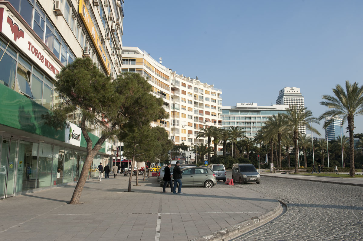 Izmir March 2011 6348.jpg