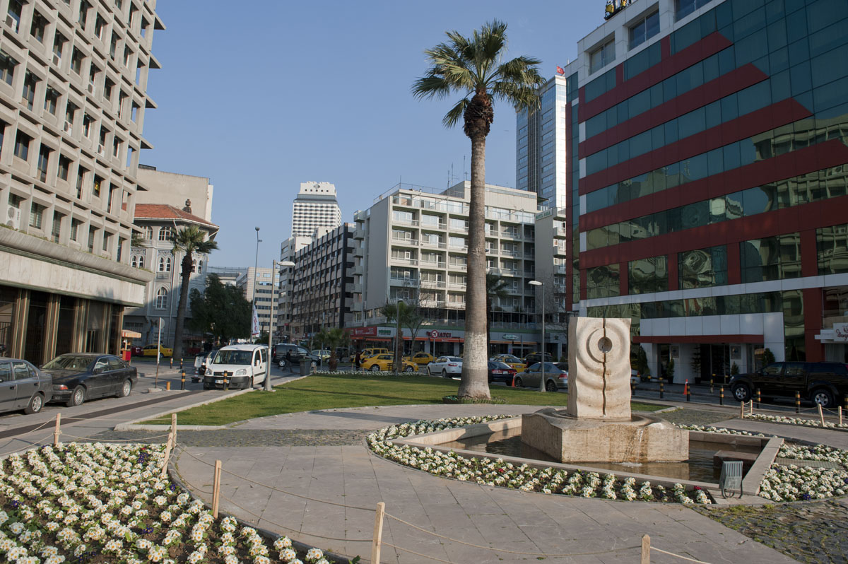 Izmir March 2011 6355.jpg