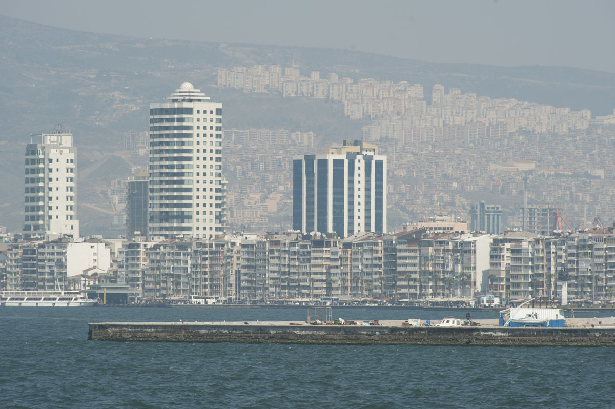 Izmir March 2011 6439.jpg