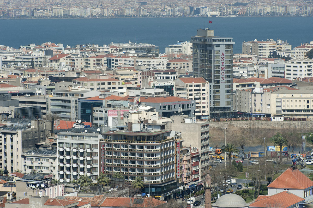 Izmir March 2011 6640.jpg