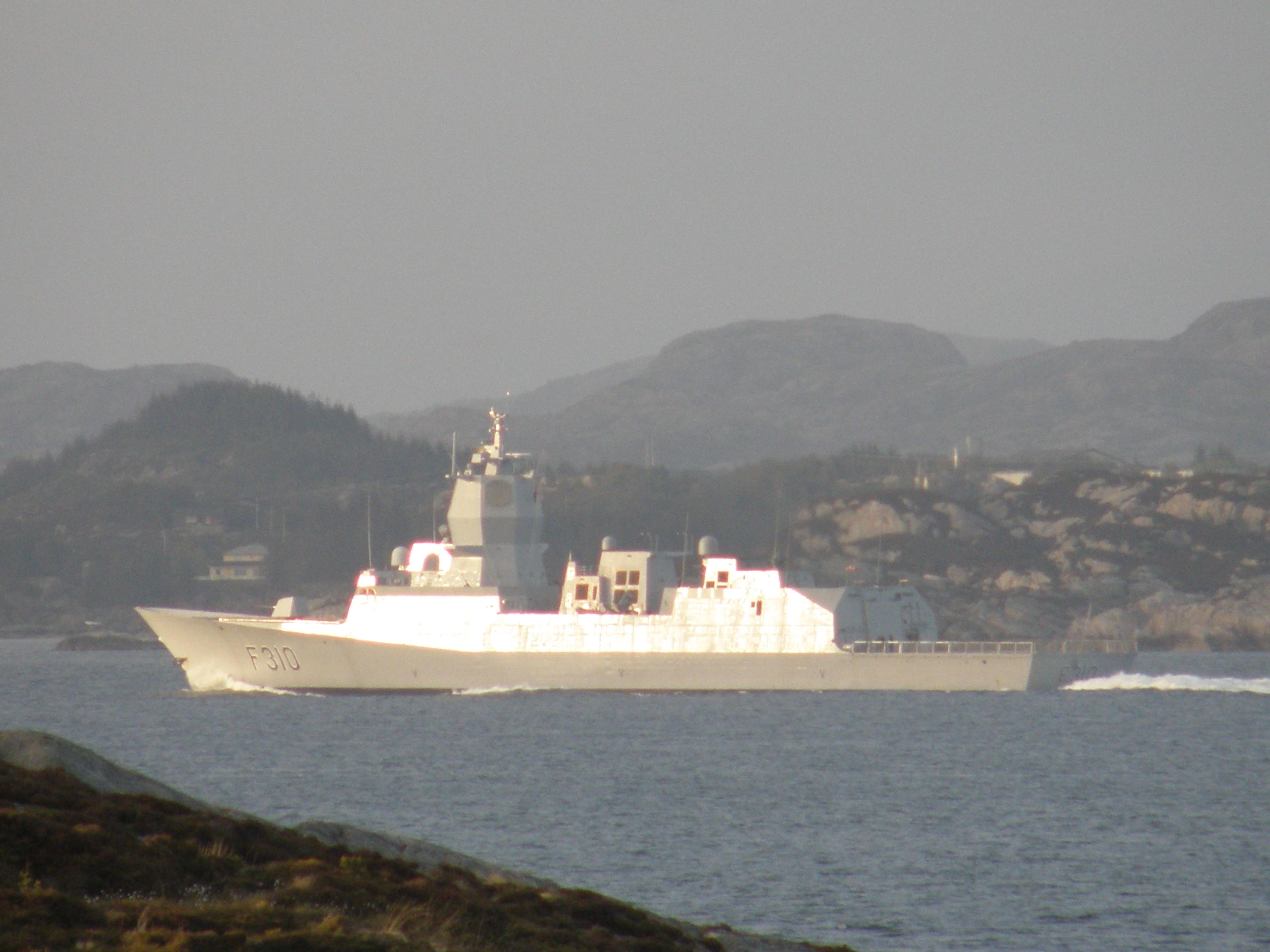 F 310 KNM Fridtjof Nansen - Hjeltefjorden