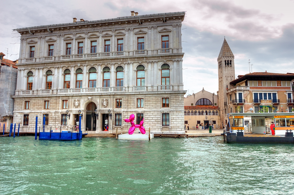 Palazzo Grassi, Canal Grande