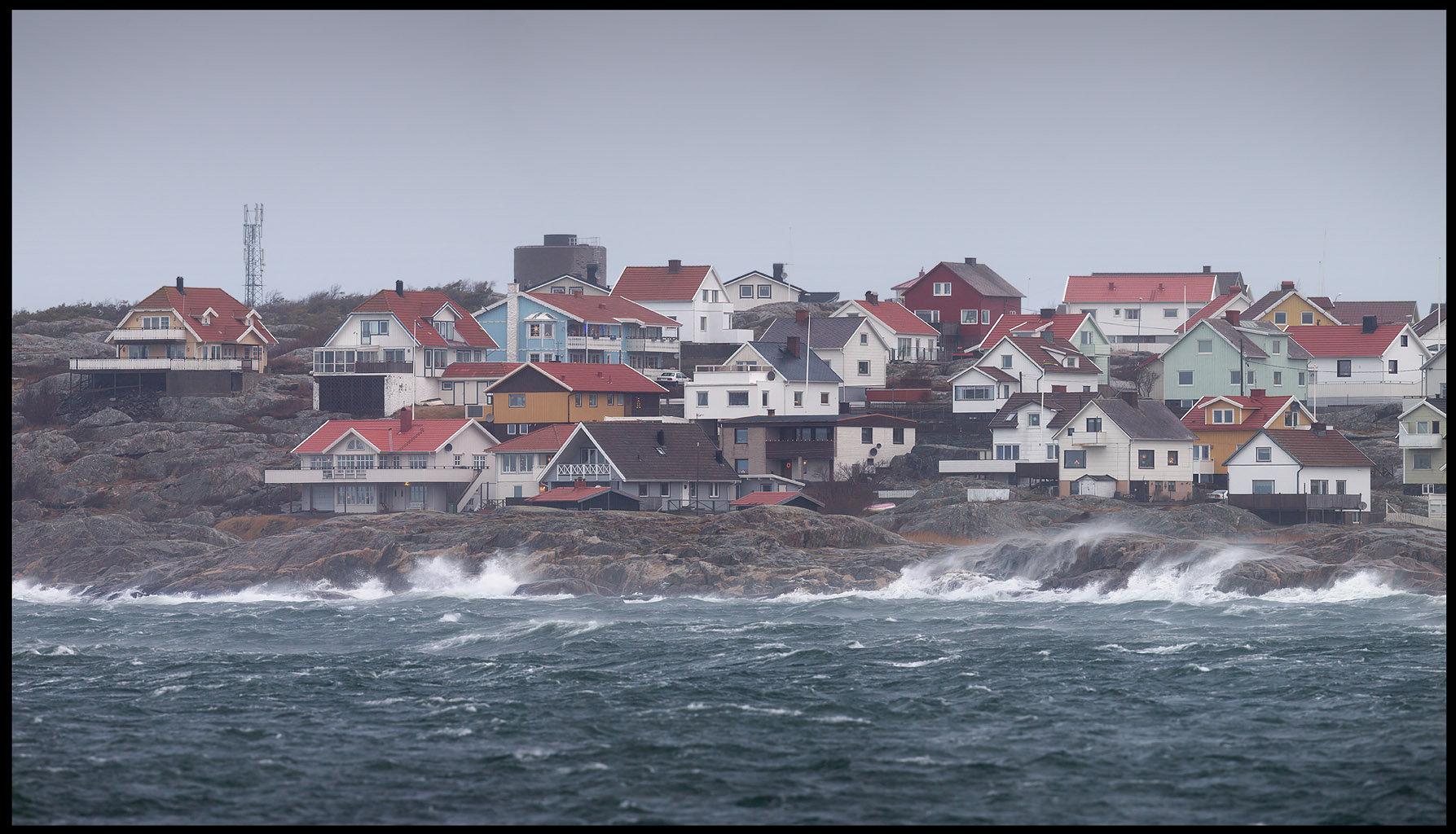 Kll Knippla seen from cker (Gothenburg) in SW storm