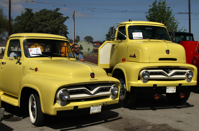 55 Ford F-100 and 55 Ford C-800   IMG_6517.jpg