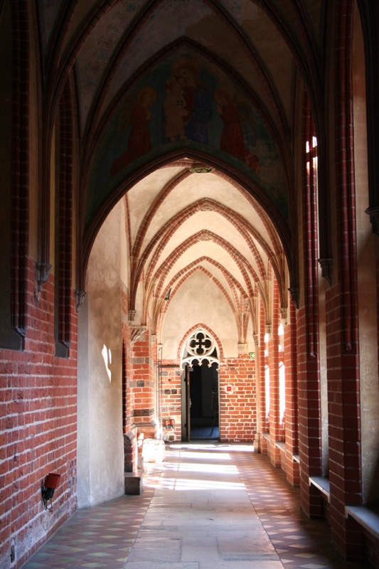 Entrance hall leading to the most representative interior