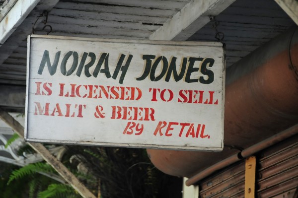 14 1041 Norah Jones' store