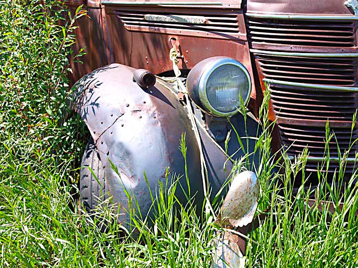 Abandoned vehicle 9226