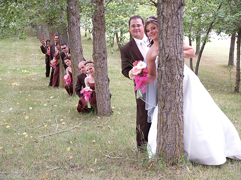 Peeking bridal party