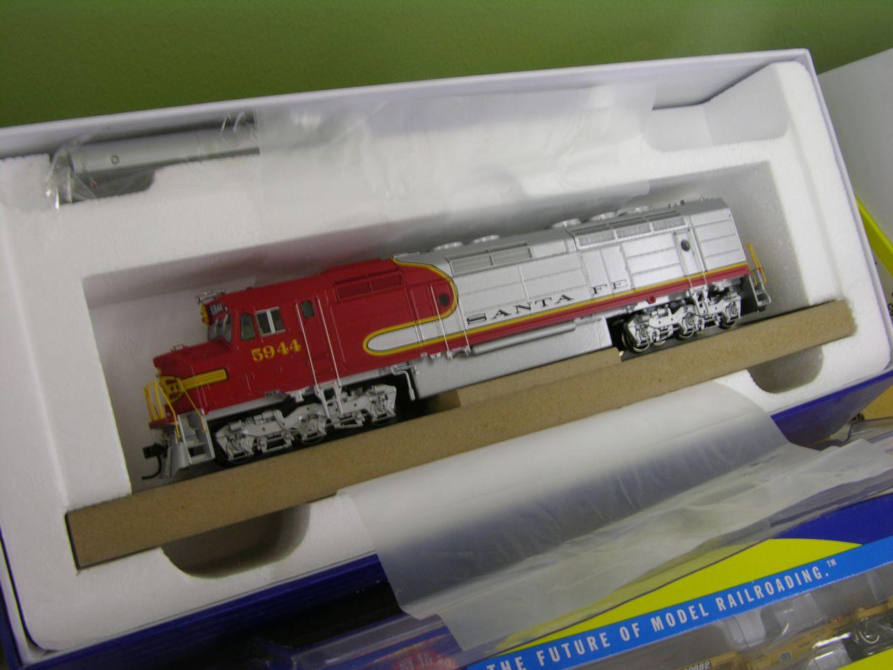 Raffle Prize: Athearn HO Genesis FP45 with Tsunami Sound. Thank You Athearn!