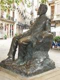 Statue in Plaça de Sant Josep Oriol