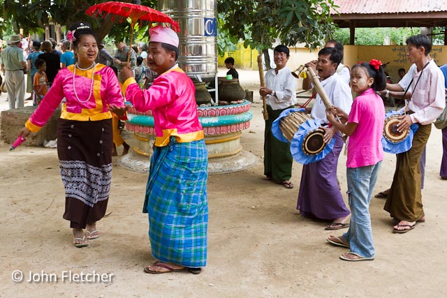 Entertainers Heralded the Event