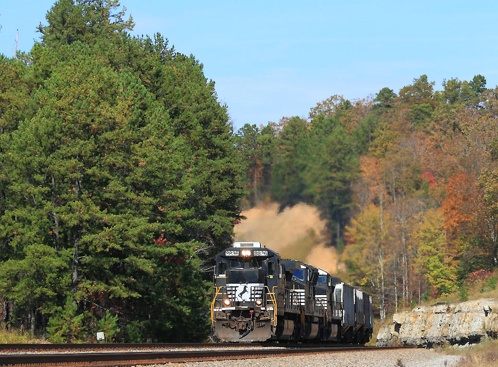 A Tophat on a Southbound grain train at Dead Ox 