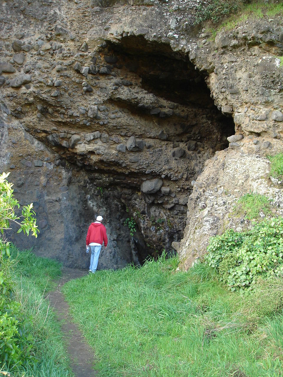 whatipu - cave