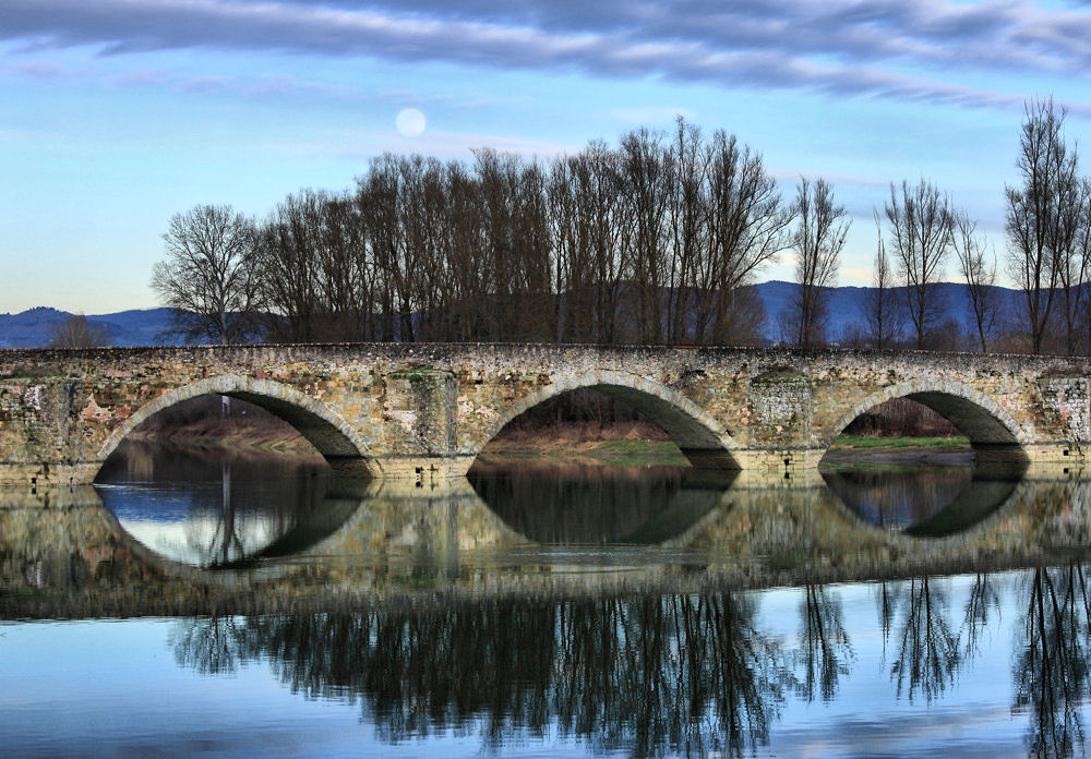 Mona Lisas Bridge