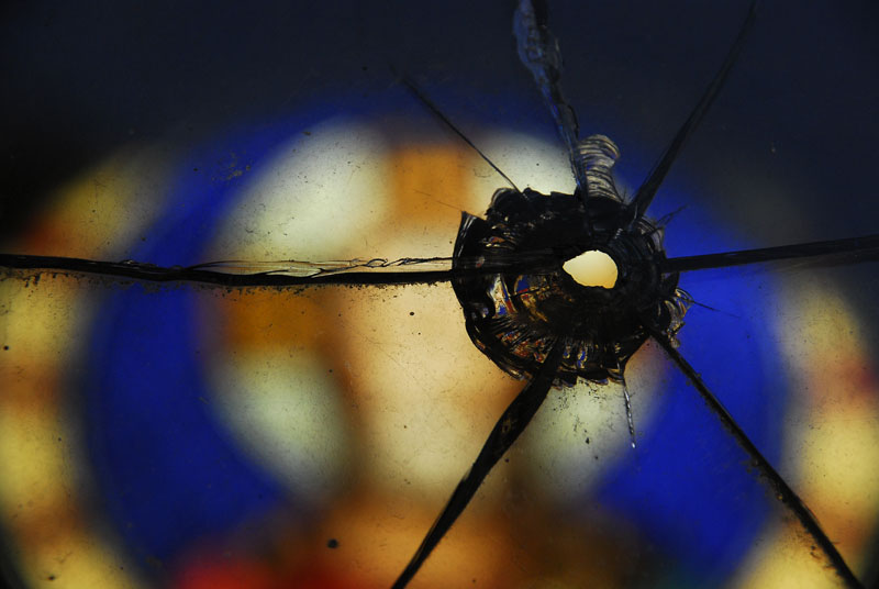 18/09/2008 - Broken religion