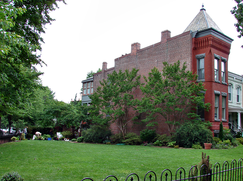 The house with the gigantic yard