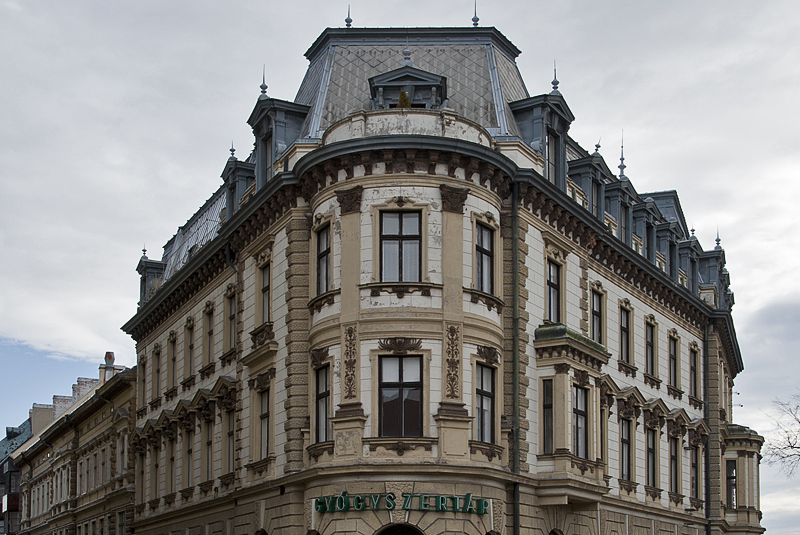 Grand apartment on Szchenyi Tr