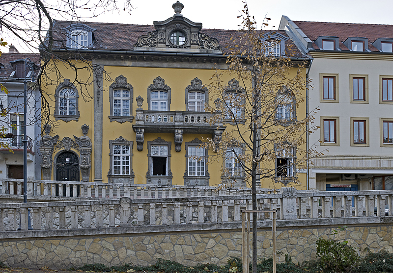 Grand old house in Vzivros