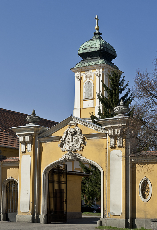 Csorna: Impressive gate and steeple