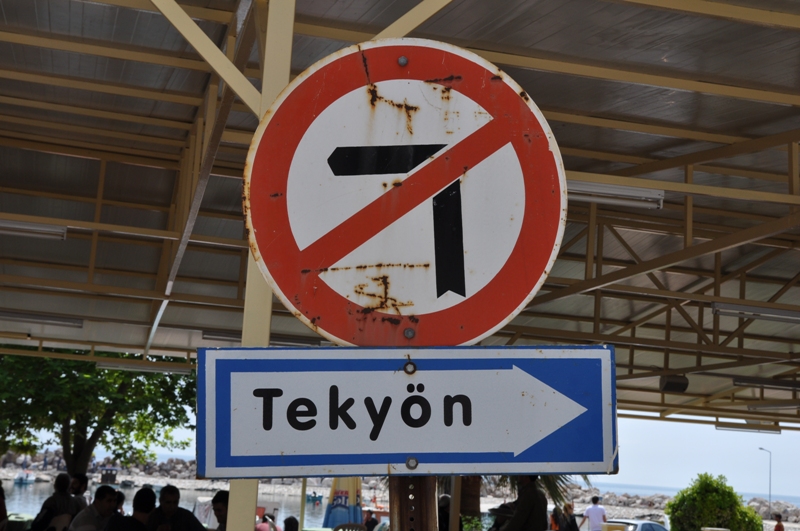 turkce alt yazili levha.JPG