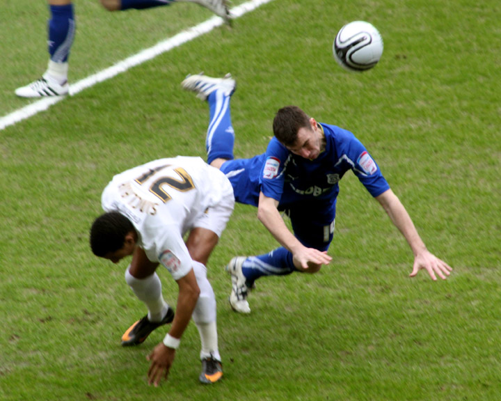 Sinclair Shows What He Thinks Of Cardiffs Latest Kit