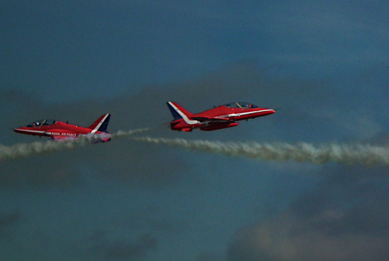 Red Arrows crossing at speed