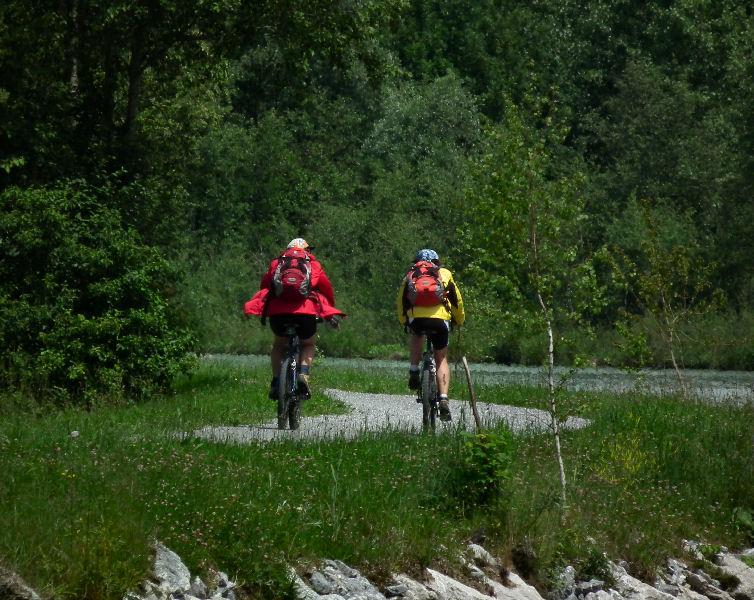 Cycle track alongside River Inn