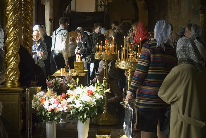 Entering the chapel at Novospassky Monastery