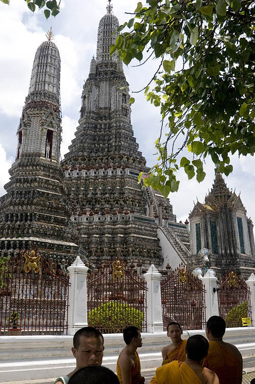 Wat Arun monks