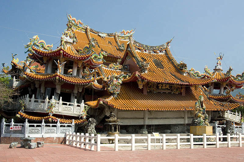 Earthquake-damaged temple, Jiji