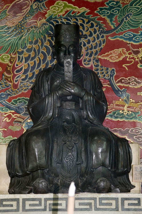 Confucius at Wen Wu Temple