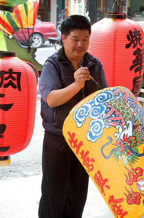 Wu Yi Deh, lantern maker