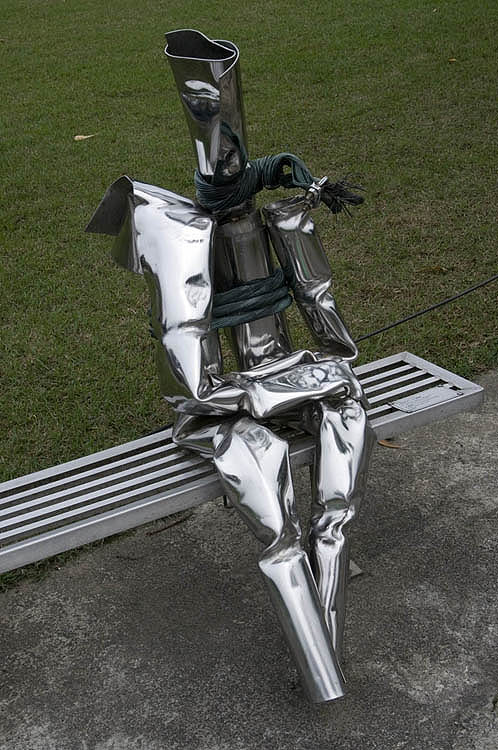 Sculpture in stainless steel by Ju Ming