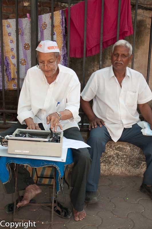 Freelance clerks outside the law courts