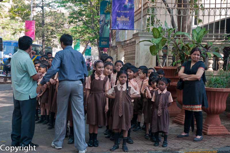 School group waiting to enter the Chhatrapati Shivaji (Prince of Wales) Museum