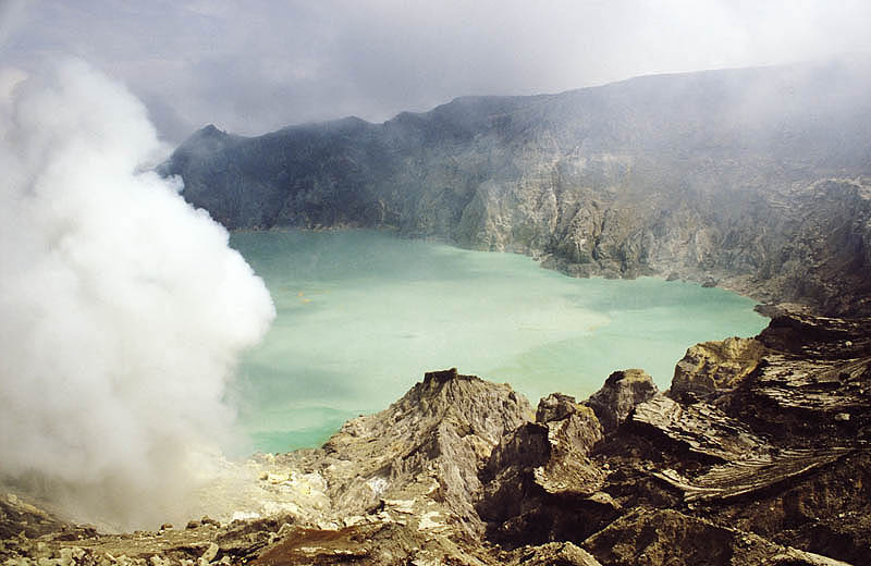 Crater Lake, Ijen