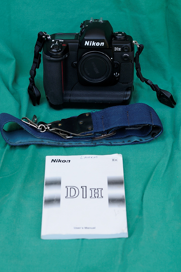 20080402_30 D1h + Manual + Strap.JPG