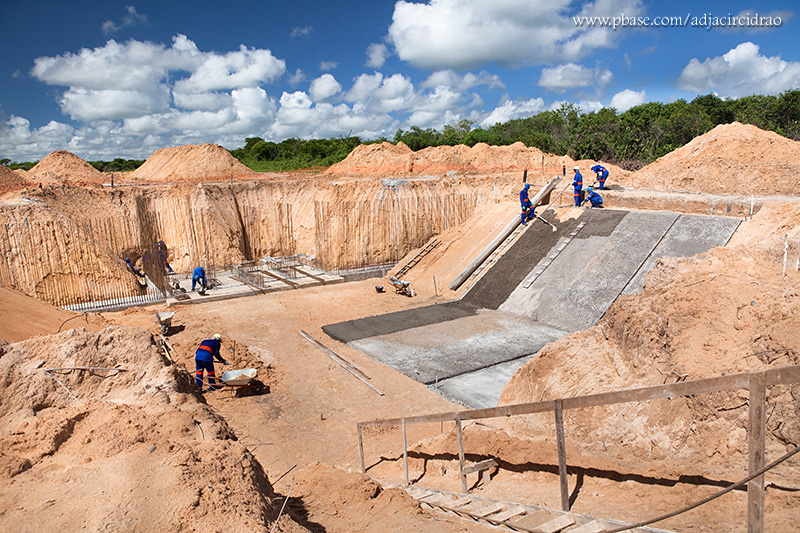 Concretagem lateral direita do canal - EBS