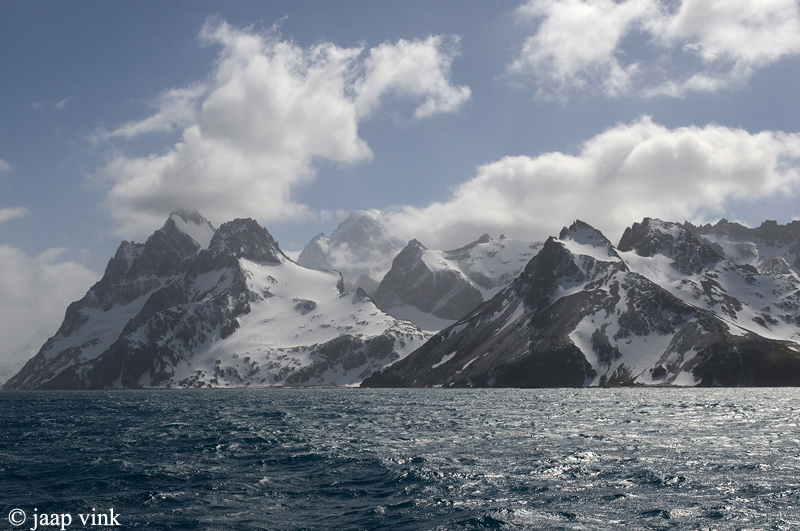 Coastline west of Drygalski Fjord - Kustlijn ten westen van Drygalski Fjord