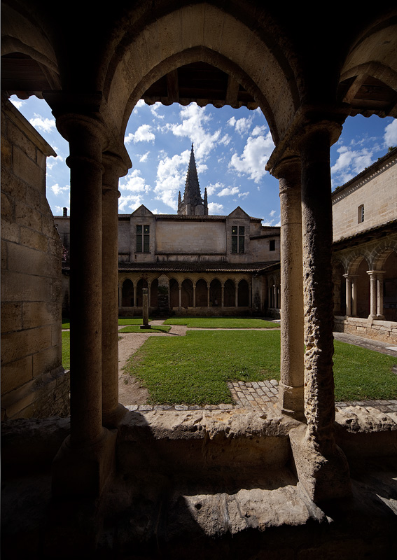 Le cloitre de labbaye - the abbeys cloister