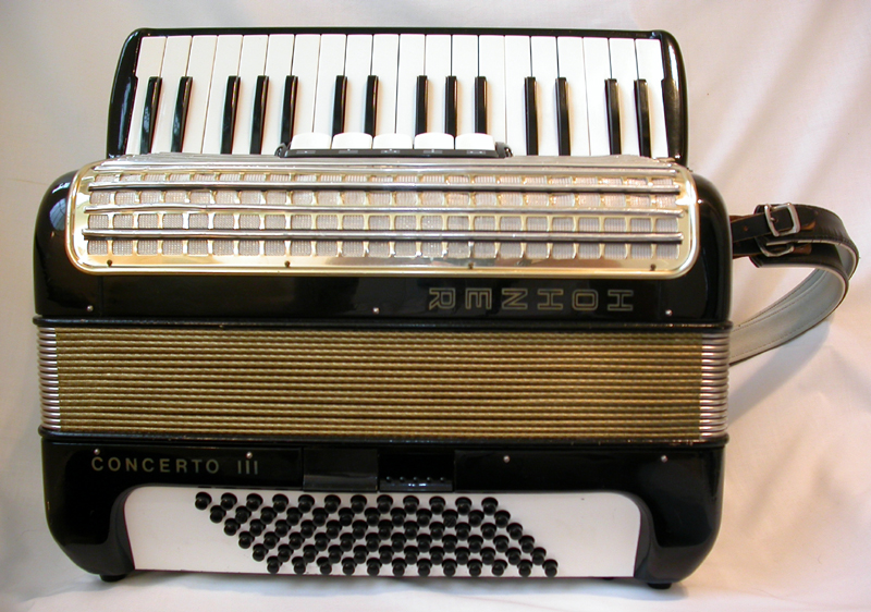 Hohner Concerto III Accordion.jpg