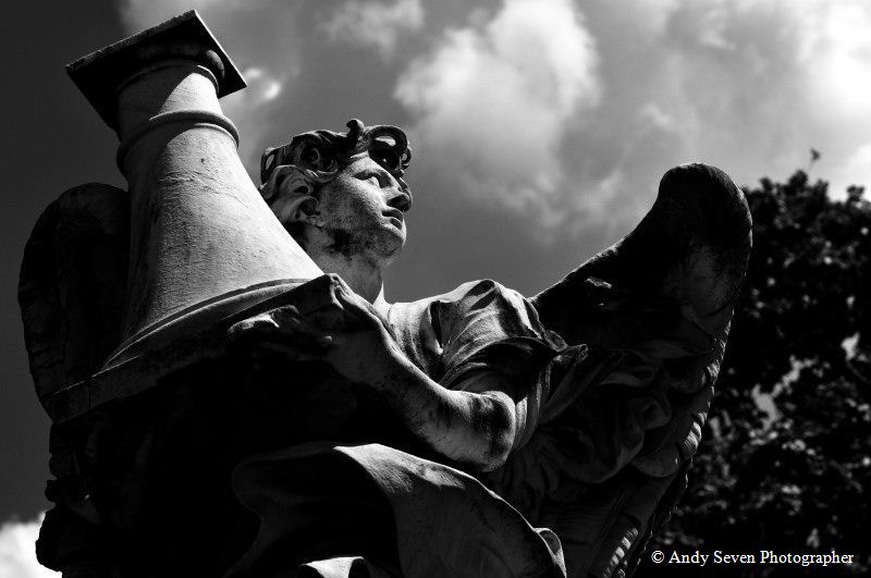 StatueBridge Castal San Santangelo