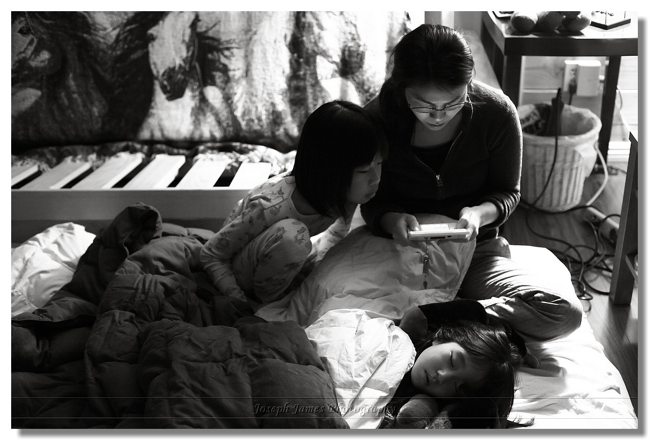 20070304 -- 5076.jpg  Canon 5D + 50 / 1.4 @ f / 2.8, 1/15, ISO 1600