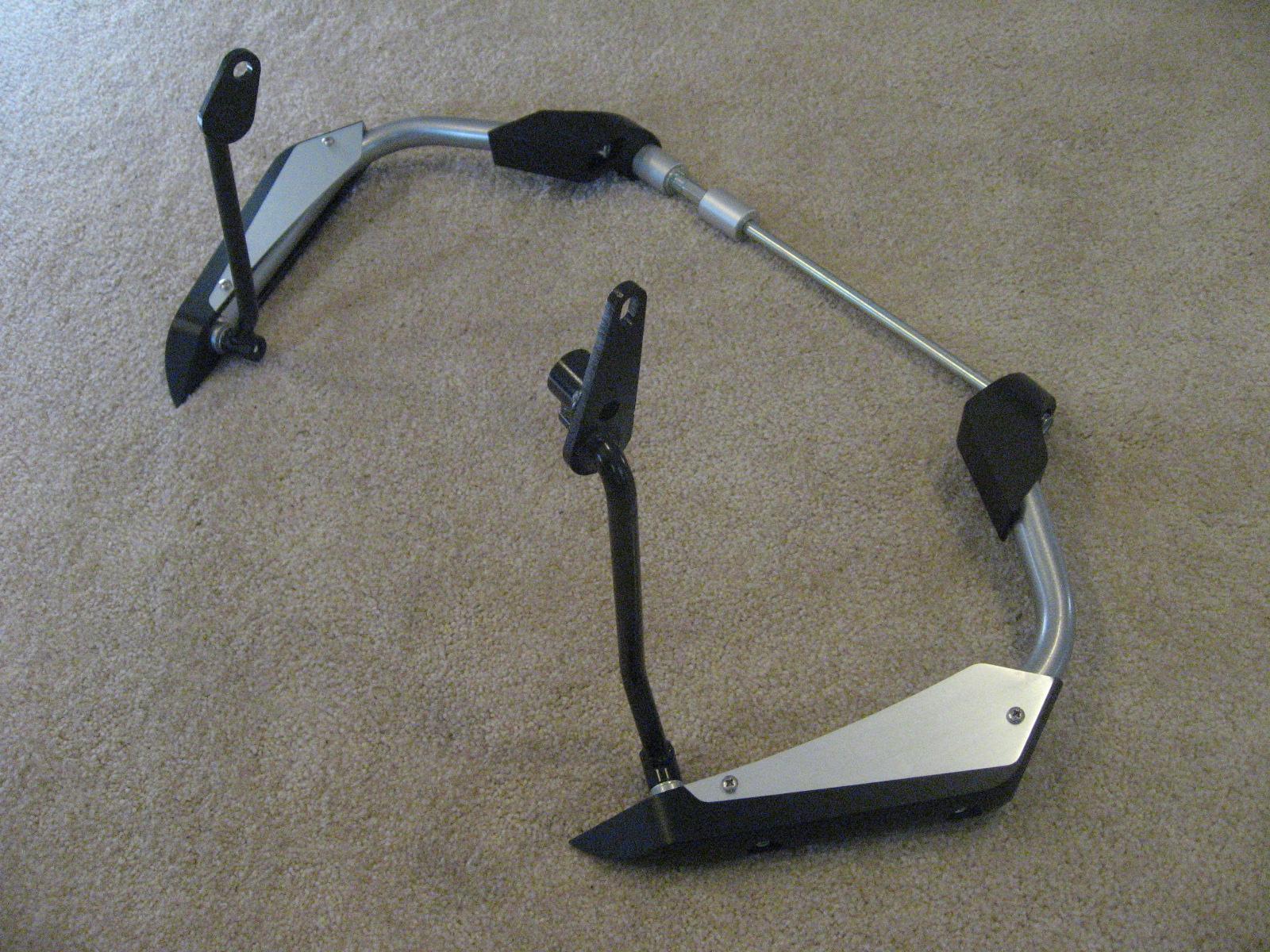 Here you can see what it looks like assembled and the frame connection bars